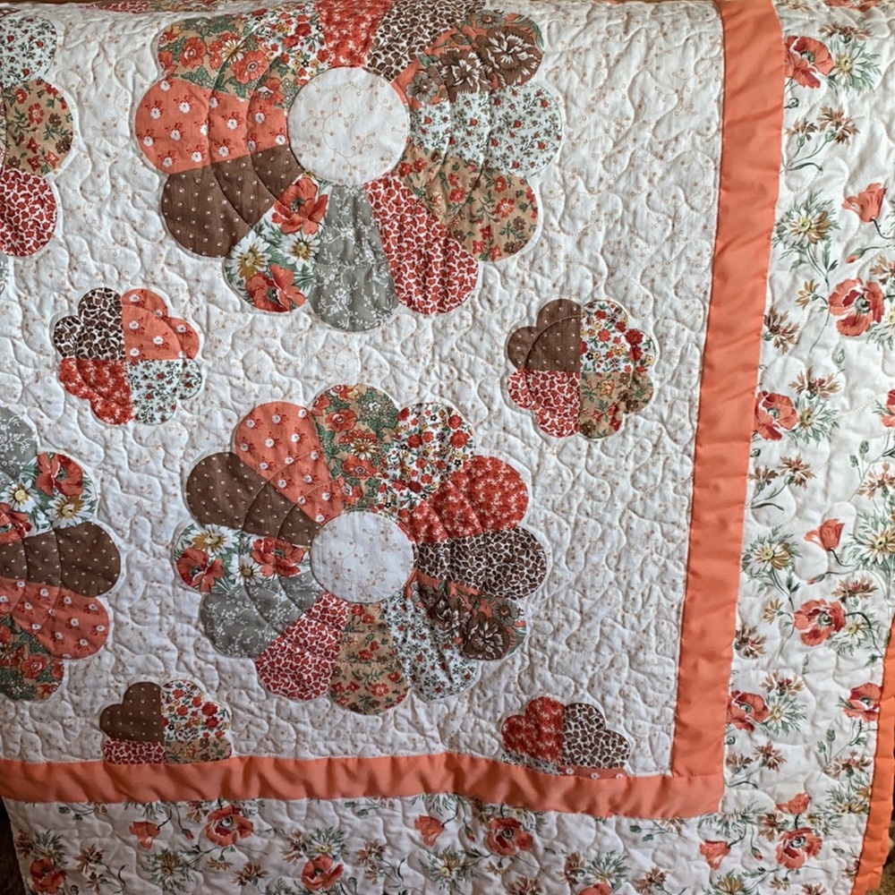 Vintage Like New machine plate pieced Quilted Throw baby girl blanket